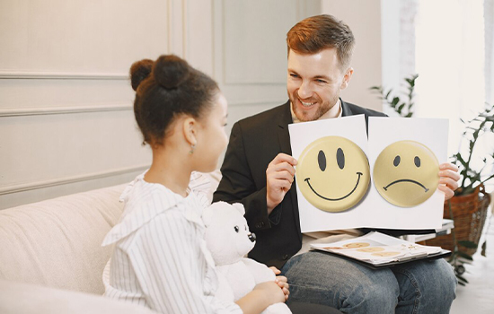 little-girl-having-session-with-pschoterapist-man-giving-test-with-pictures-talking-with-school-girl-childhood_1157-47493